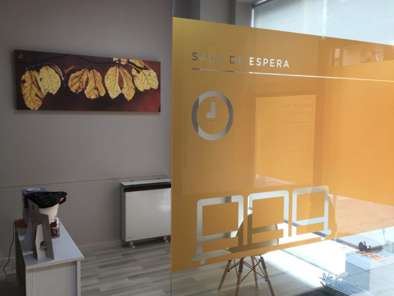 Vinilo aplicado a cristal para Clínica dental San Miguel